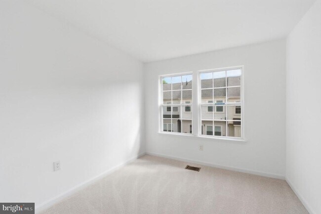 Building Photo - 4067 Fountainside Ln