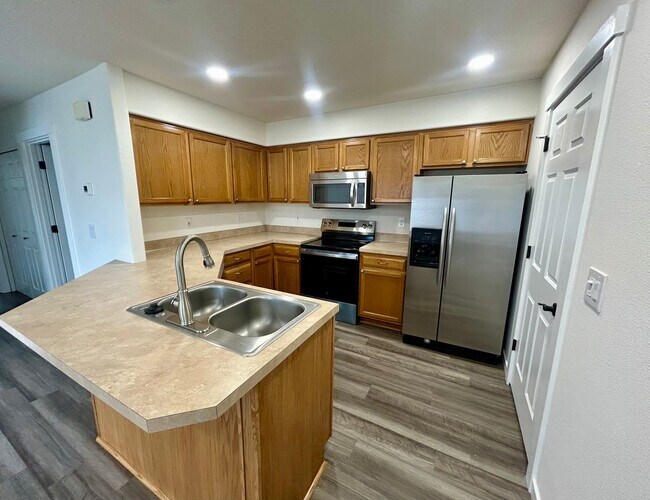 Building Photo - 938-940 Boardwalk Ave #14375