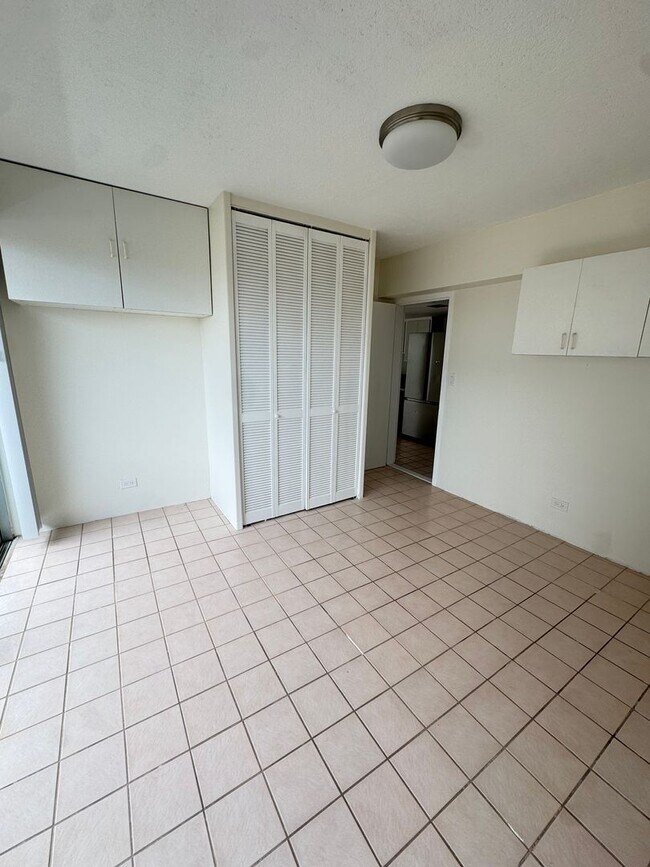 Building Photo - PET FRIENDLY 3 Bed, 1 Bath, 1 parking ELEC...