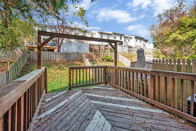 Building Photo - Craftsman