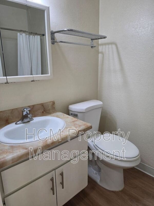 Building Photo - 9216 Van Nuys Blvd