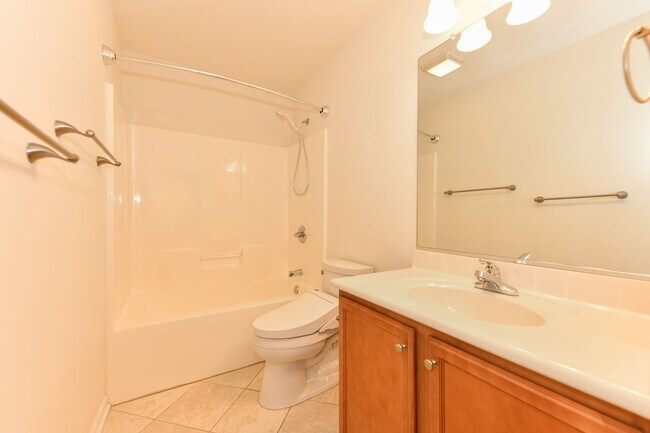 Building Photo - Nice and clean townhome in Colfax