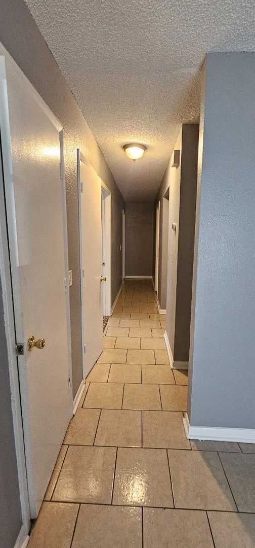 Building Photo - Three Bedroom Two Bath in the Combee Settl...