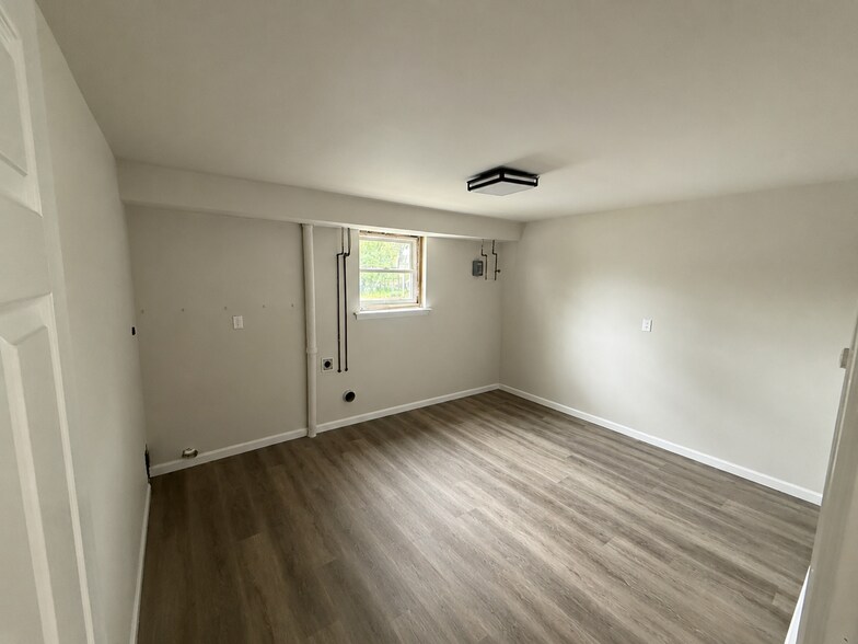 DOWNSTAIRS LAUNDRY/ ADDITIONAL LICING - 200 Algonquin Trl