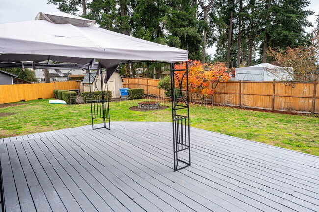 Building Photo - 916 197th St Ct E