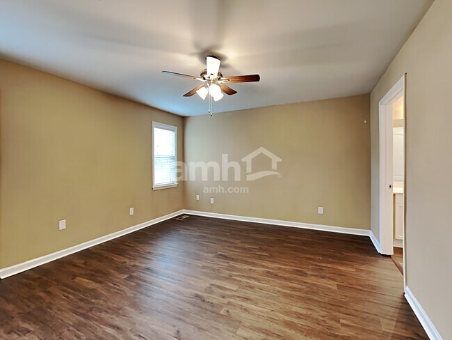 Building Photo - 4400 Oakshyre Way