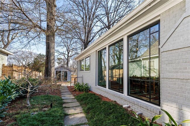 Building Photo - 212 Geneva St