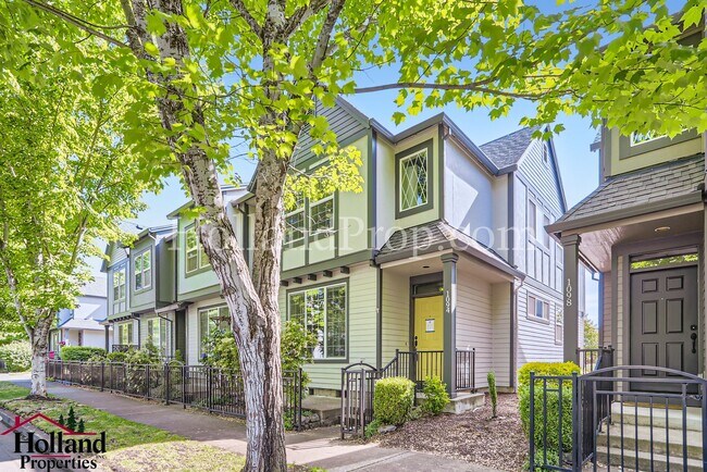 Building Photo - Beautiful 3 Bedroom Home with Community Pool, Hot Tub & 2-Car Garage in Hillsboro ** NEW PRICE $2...