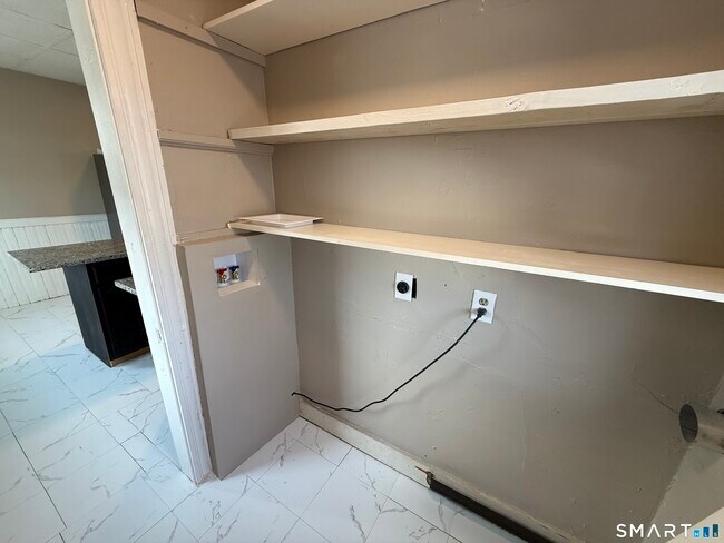 Building Photo - 154 Daly Ave