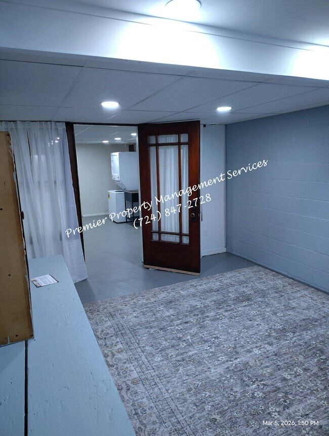 Building Photo - 906 Clyde St