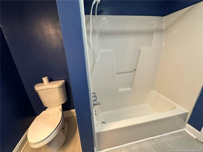 Building Photo - 413 Country Club Dr