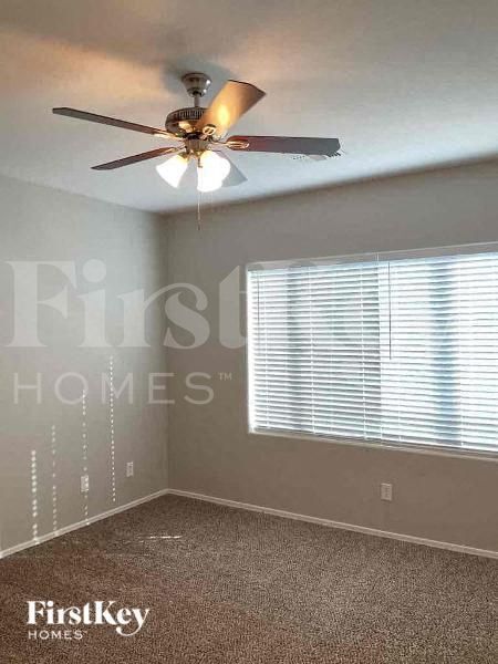 Building Photo - 873 E Cherry Hills Dr