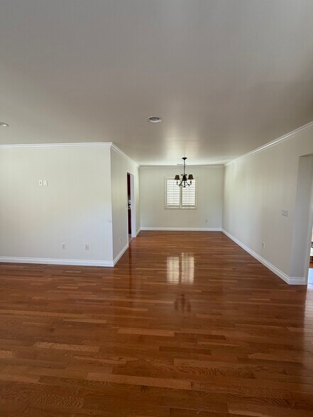 Dinning Room - 1513 N Altadena Dr