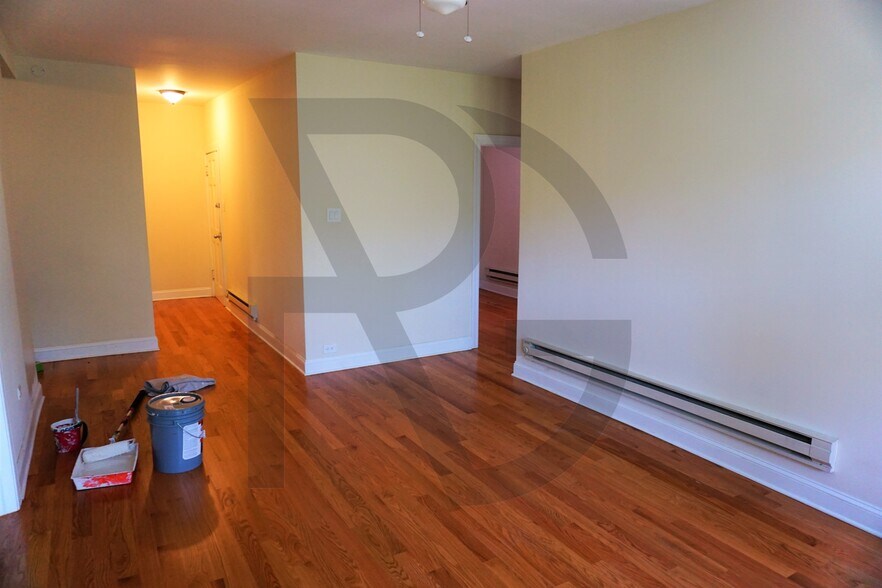 Building Photo - 3732 N Pine Grove Ave