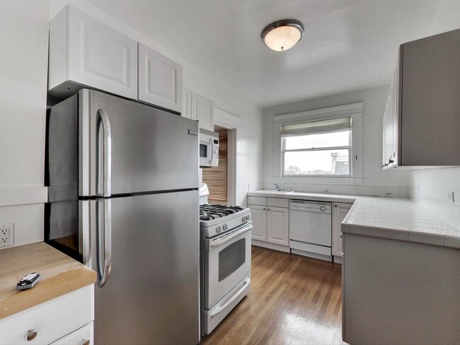 Building Photo - 2107 Pierce St