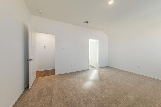 Building Photo - 602 Waterway Ave