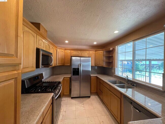 Building Photo - 73 Alvarado Ave