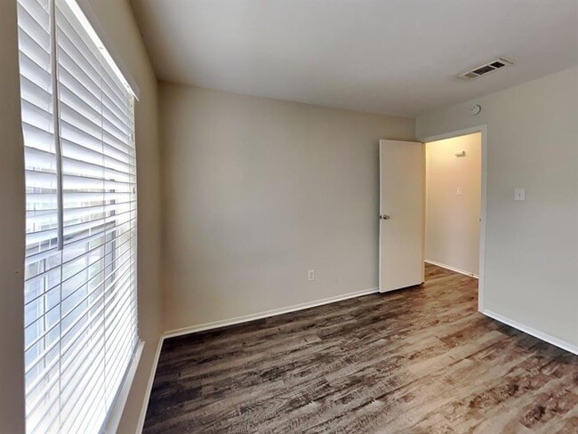 Building Photo - 15003 Cypress Falls Dr