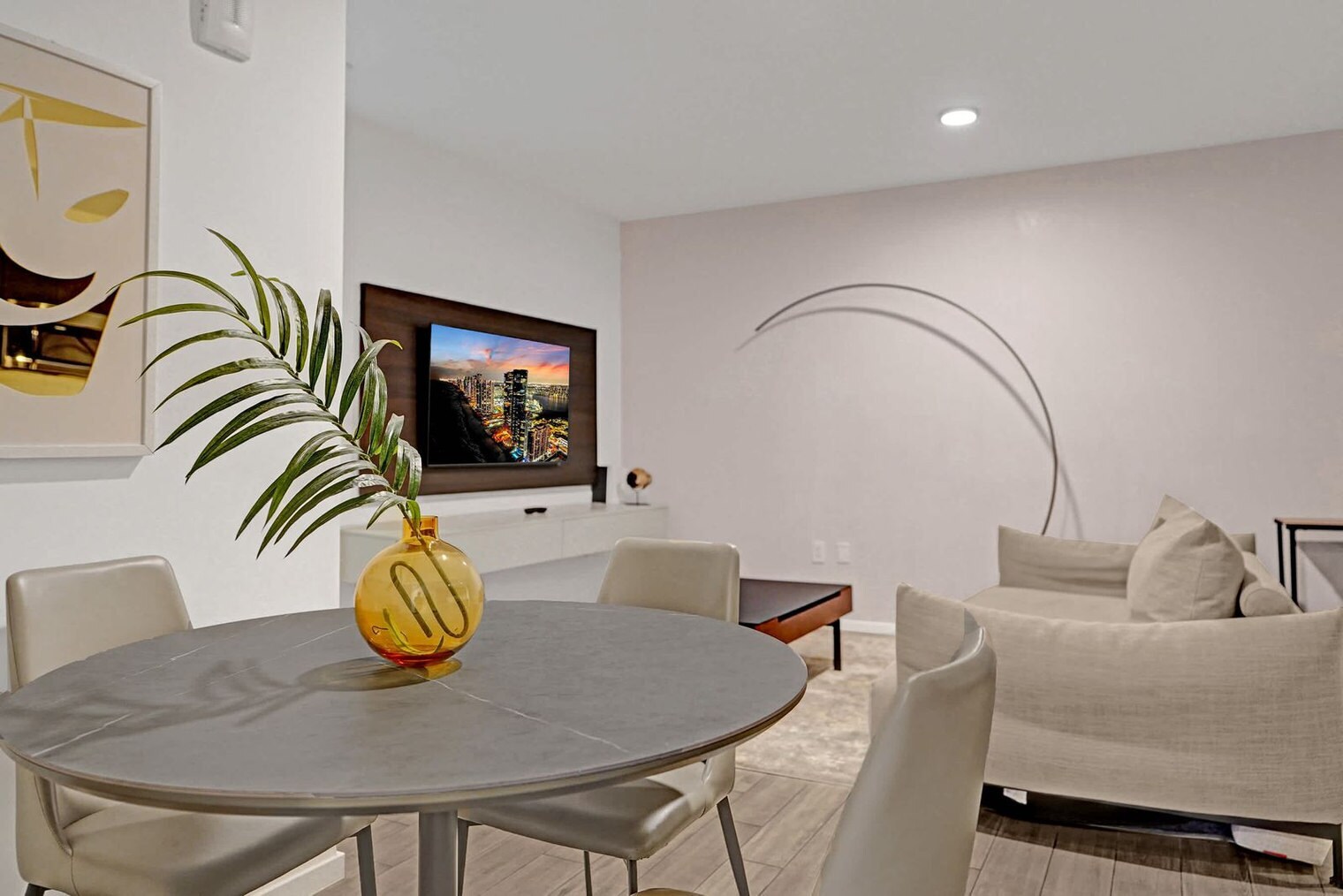 Building Photo - 398 NE 5th St