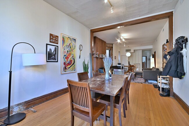 Building Photo - 911 W Dakin St