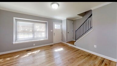 Building Photo - 3 bedroom opportunity area