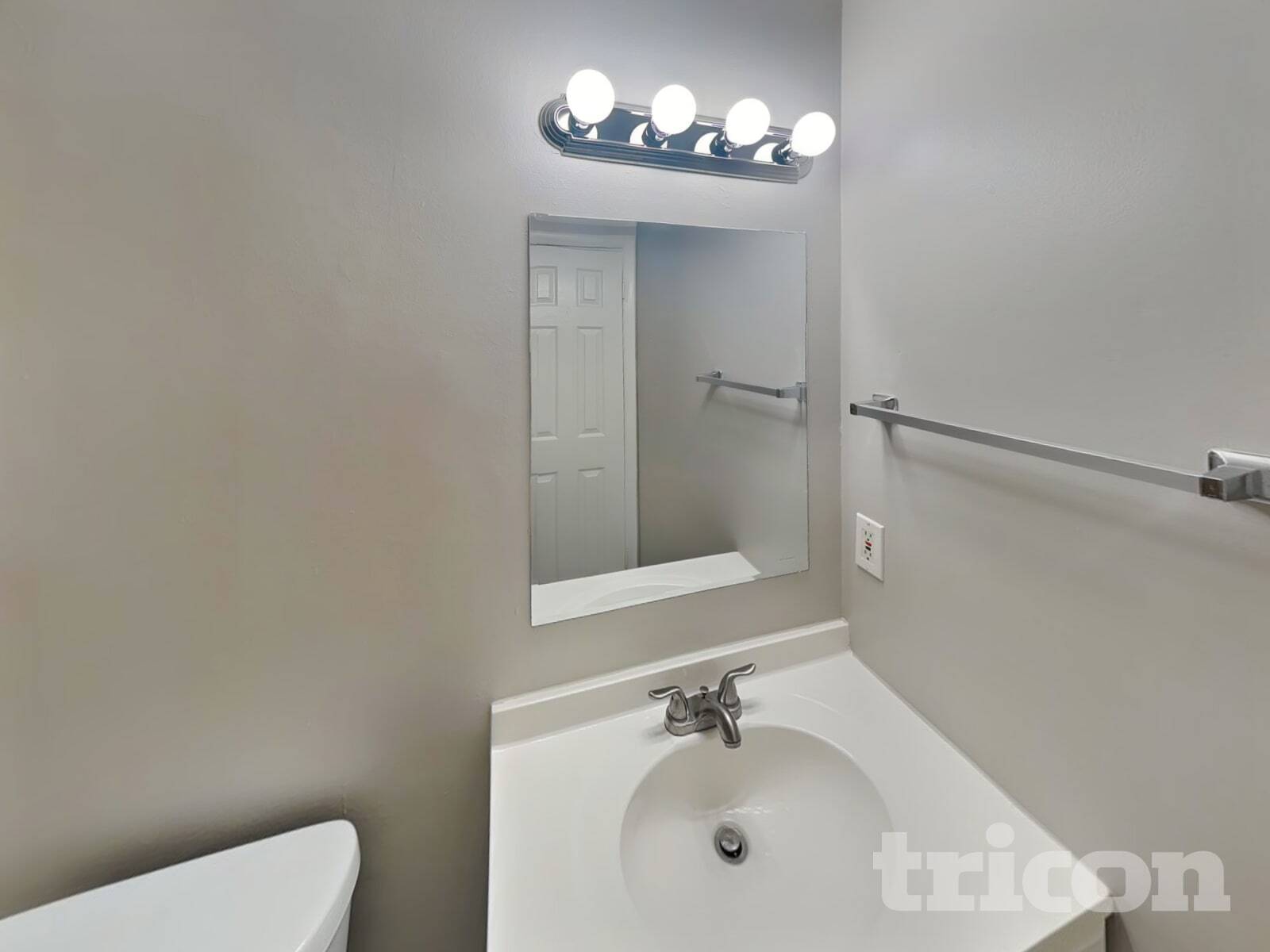 Building Photo - 120 N Alderwood St