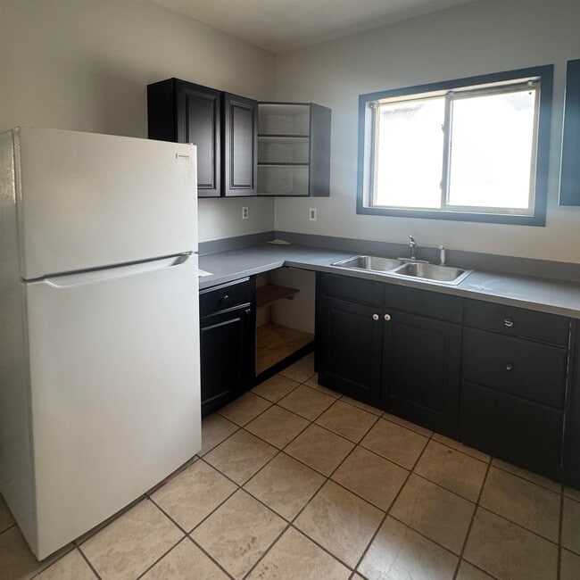 Building Photo - 321 Albert Ave