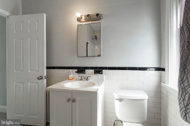 Building Photo - 809 Braeside Rd