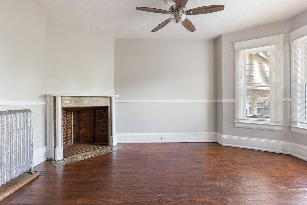 Building Photo - 1889 W 48th St