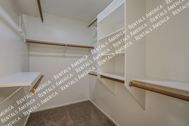 Building Photo - 7158 E Juanita Ave