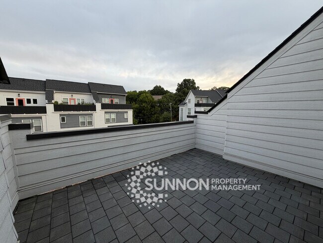 Building Photo - 2 Bed + Loft & 2 Car Garage with Skyline Views