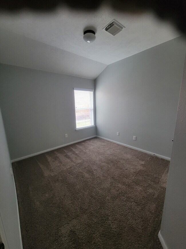 Building Photo - 30311 Saw Oaks Dr