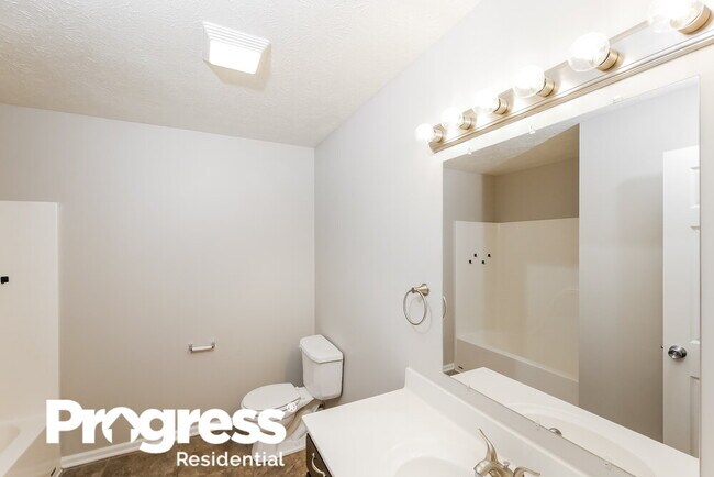 Building Photo - 975 Young's Creek Dr