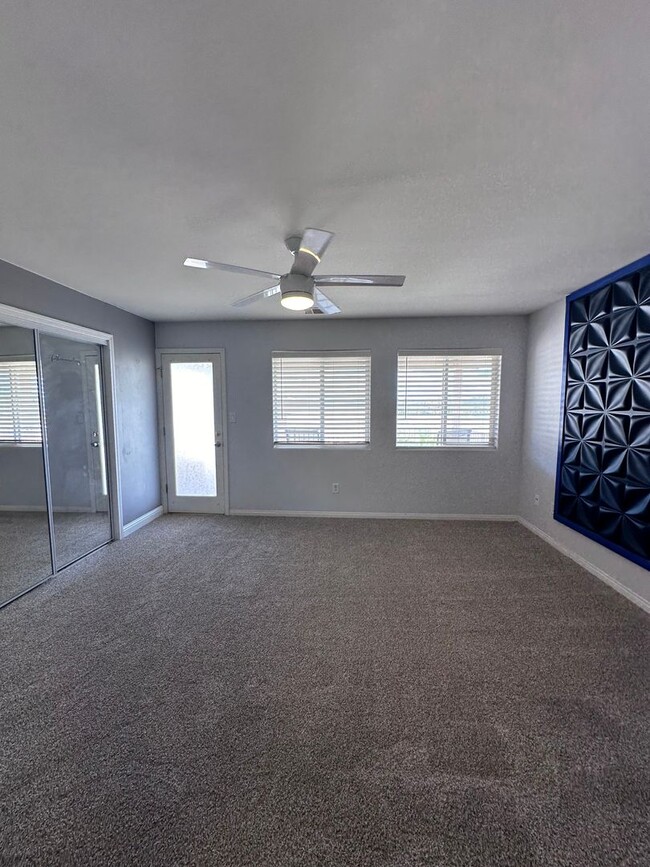 Building Photo - 5302 Doble Aguila Way