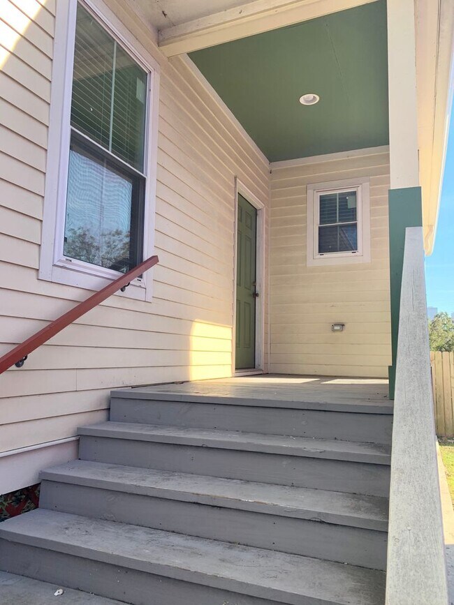 Building Photo - 614 S Rocheblave St