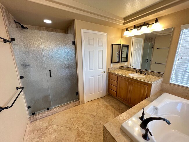Building Photo - **COMING SOON** UPGRADED 5BD/3.5BA SUMMERLIN HOME W/ POOL!