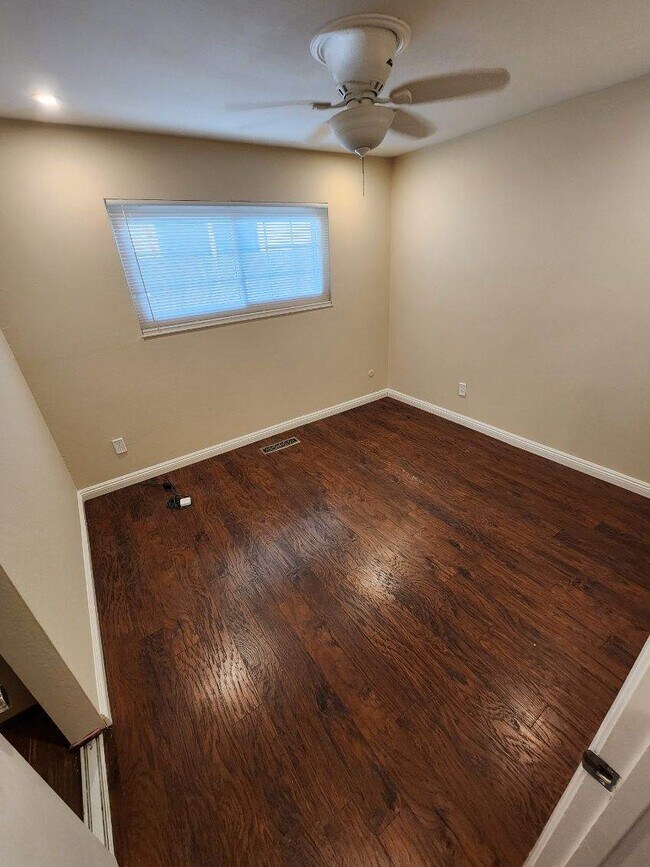 Building Photo - 324 Brookside Dr