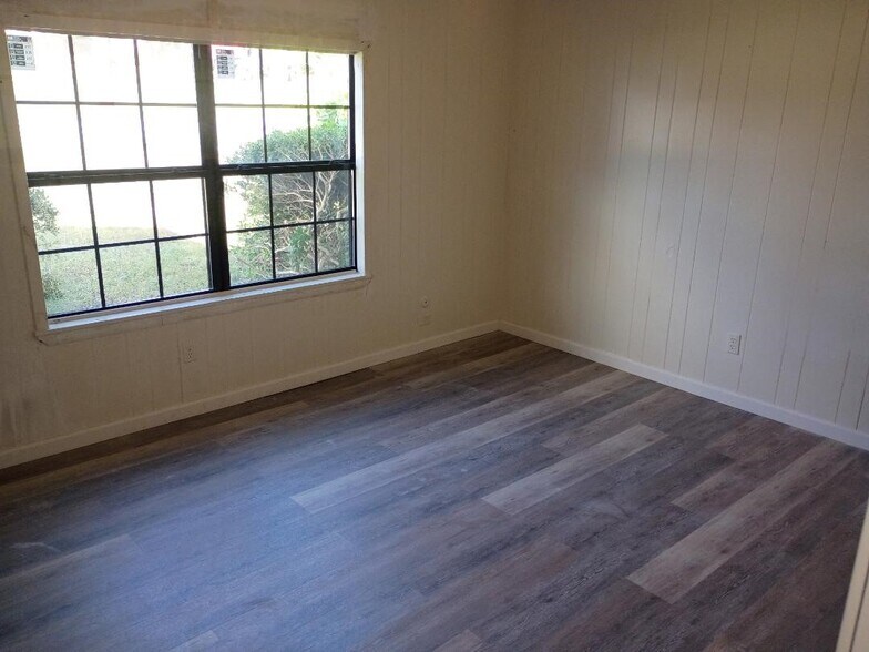 Building Photo - 1558 N Fletcher St