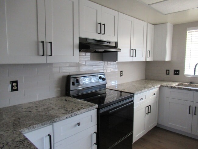 Building Photo - Spacious 4 Bedroom Home in Convenient Mesa...