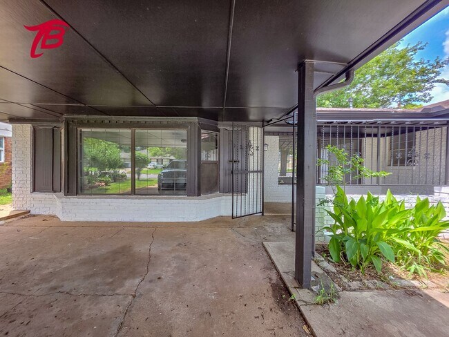 Building Photo - Charming 4-Bedroom Home with Spacious Yard