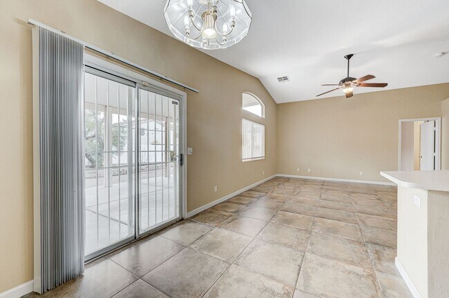 Building Photo - Rare Single Story Home with hard flooring!