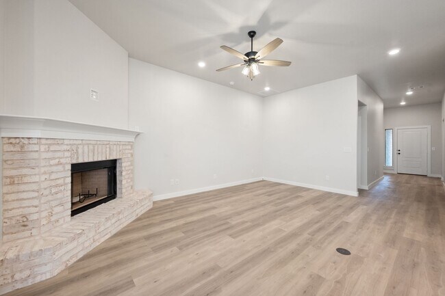 Building Photo - Pre leasing for July: 4-Bedrooms, 2-Bathroom