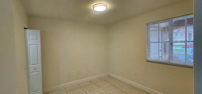 Building Photo - 3810 N Jog Rd