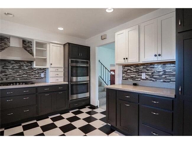 Building Photo - 7740 Arlington Ave N