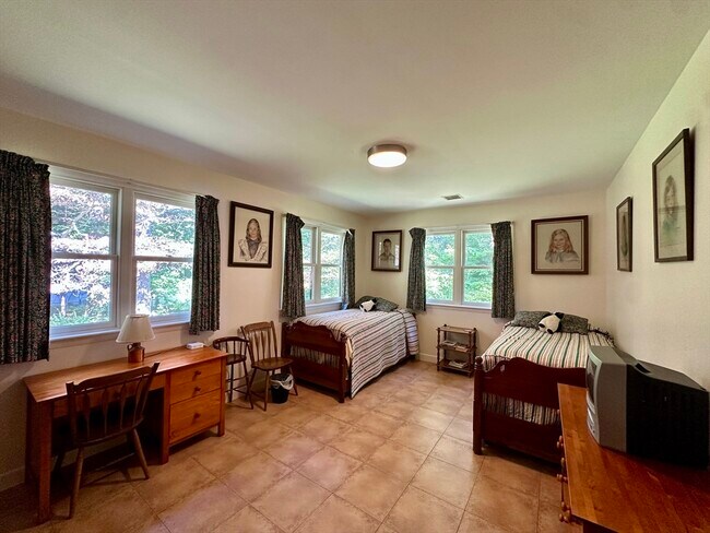 Building Photo - 16 N Great Hill Dr