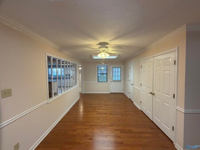 Building Photo - 701 Rigel Dr SW