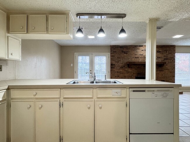 Building Photo - 4217 Aberdeen Dr