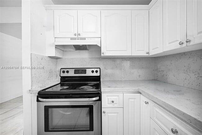 Building Photo - 3233 SW 25th St