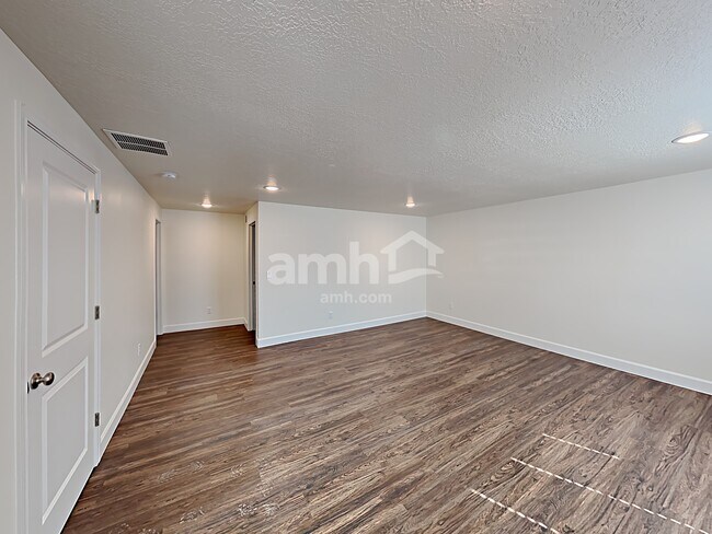 Building Photo - 6026 S Jordan Pkwy W