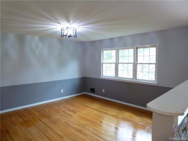 Building Photo - 29 Dorothy Dr